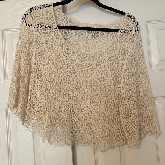 Lucca Couture Crochet Cropped Top - Picture 4 of 7